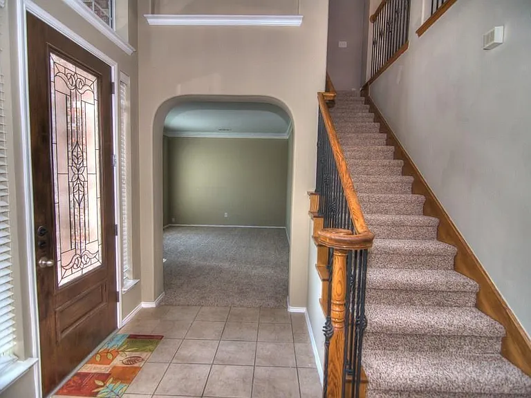 9400 Woodhurst Dr — Photo 12
