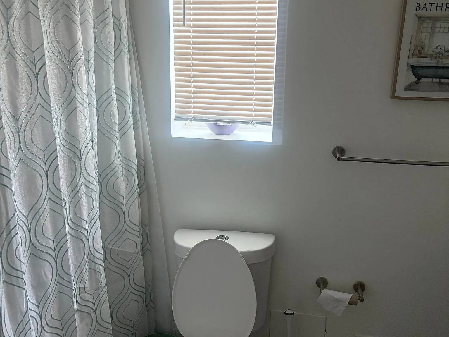 3 bed, 1.0 bath, 1050 sqft, $1,434 — Photo 4
