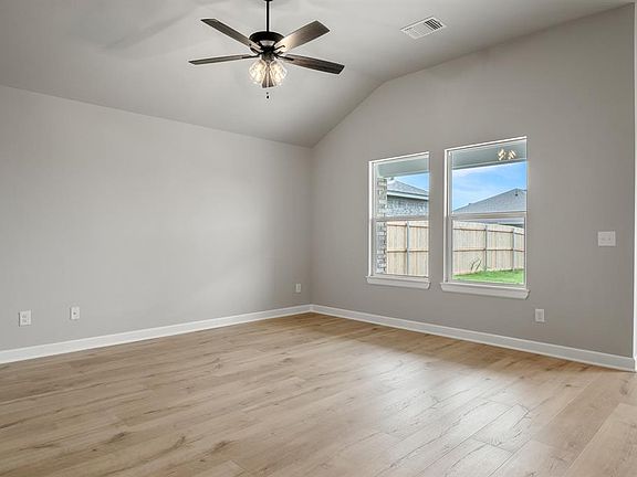 4th image of 420 Haven St