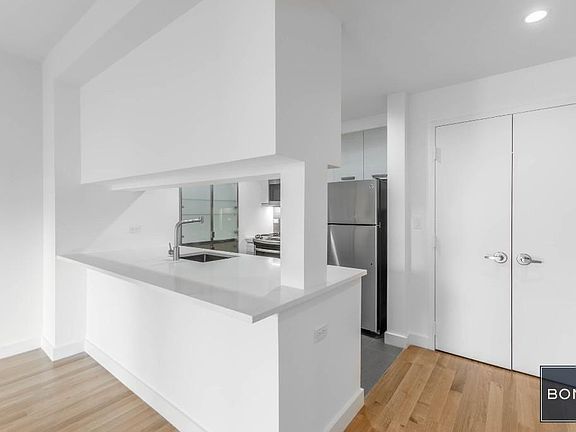 4th image of 501 E 74th St APT 6E