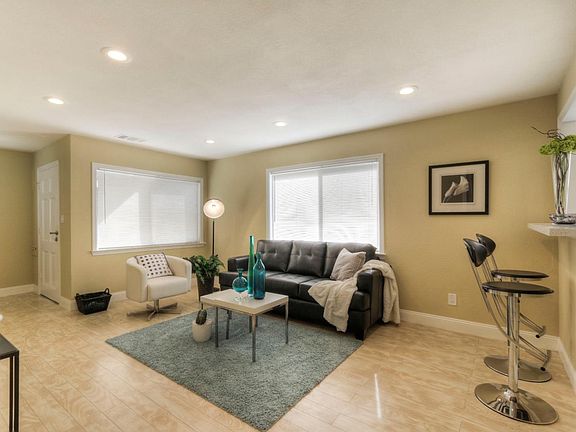 3rd image of 209 Topeka Ave