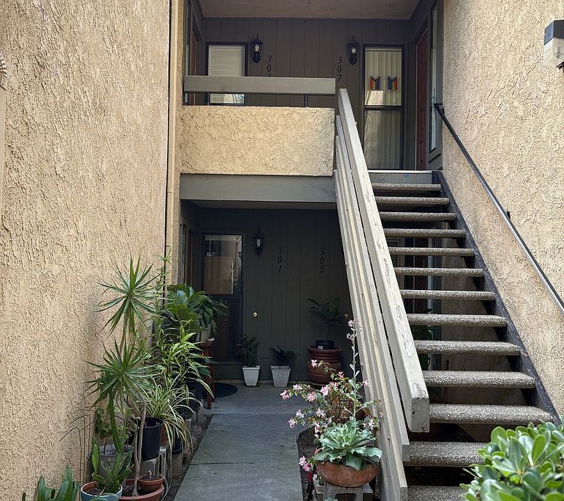 1st image of 303 Oakwood St