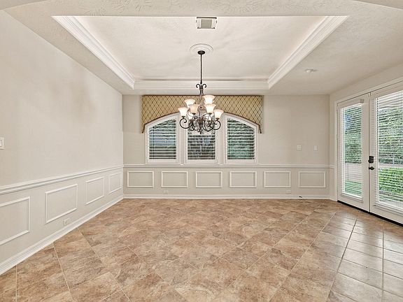 4th image of 2400 W Village Green Cir