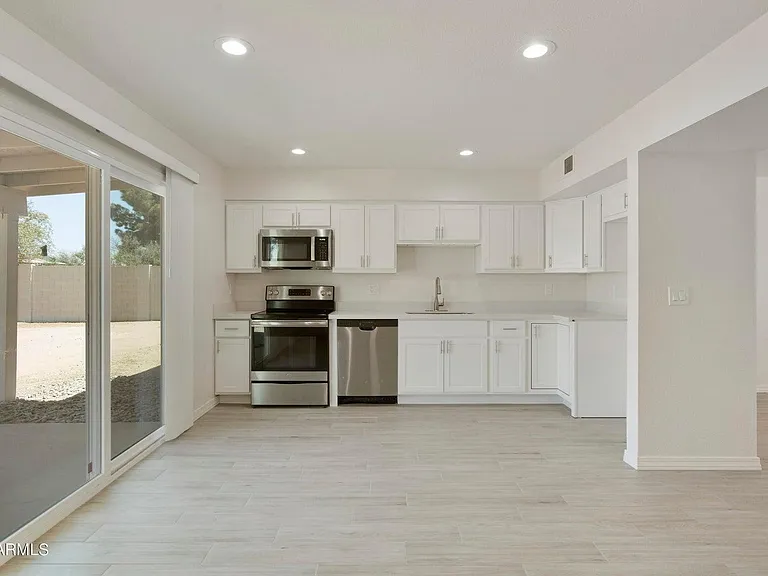 3316 E Helena Dr — Photo 1
