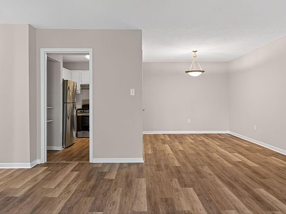 5th image of 500 Umstead Dr #303E