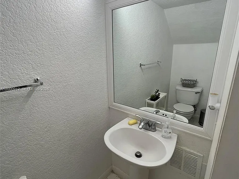 171 Riviera Cir #61 — Photo 15