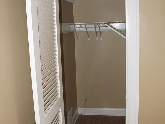 3rd image of 2400 Woodbourne Ave APT 2C