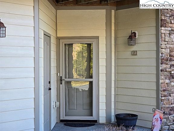 4th image of 135 Wapiti Way #F