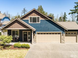 3230 SW Fairway Point Dr, Oak Harbor, WA
