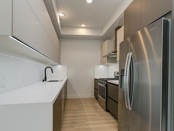 4th image of 3833 Dunn Dr #501
