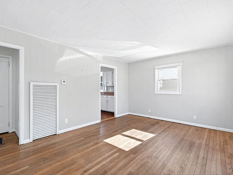 45 Robert St — Photo 3