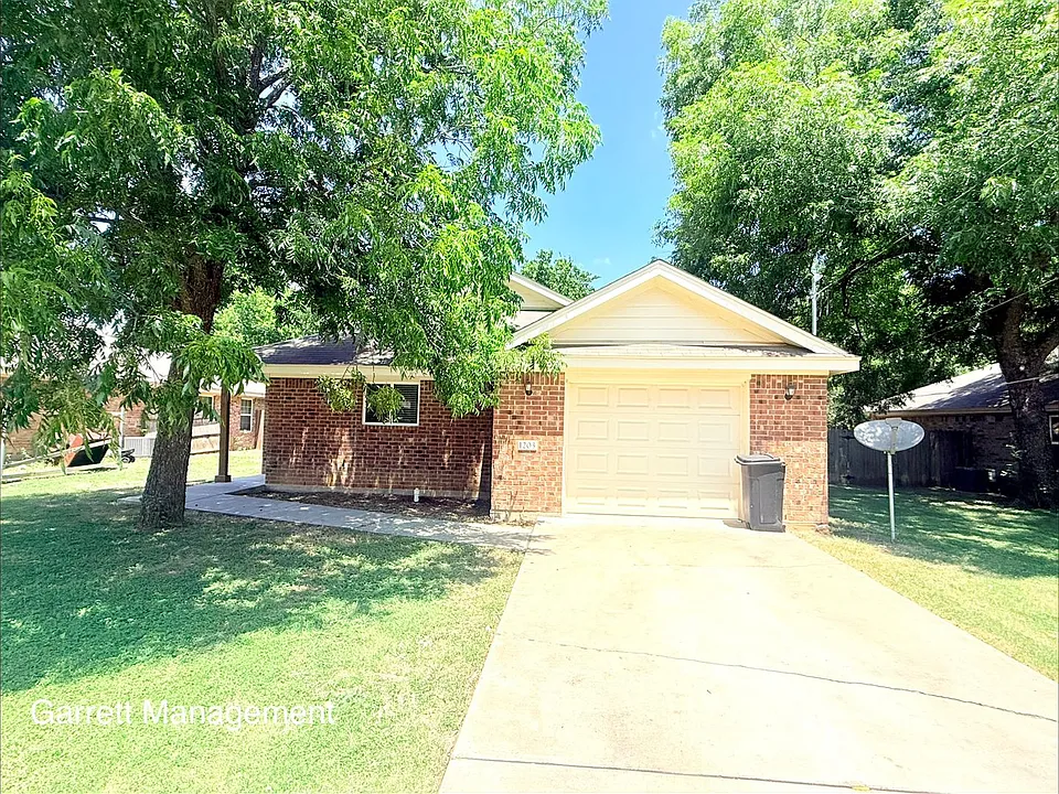 1203 E Avenue G