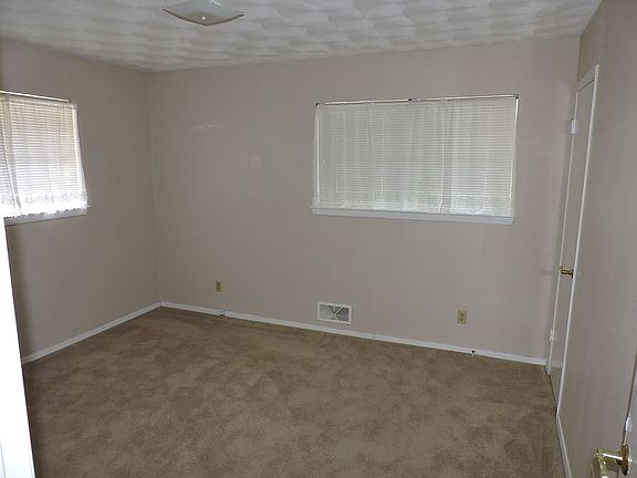 5th image of 501 E 7th St