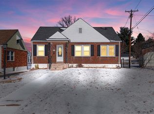 8901 Oneida Ln, Saint Louis, MO 63114