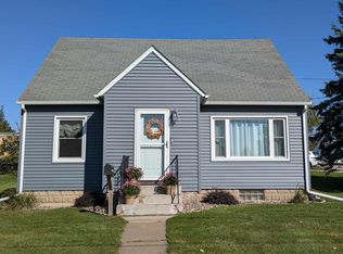 103 3rd Ave SW, Waukon, IA 52172