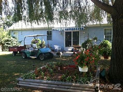 Enjoy Family barbeques or relax and unwind out on the patio, under the shady willow tree!