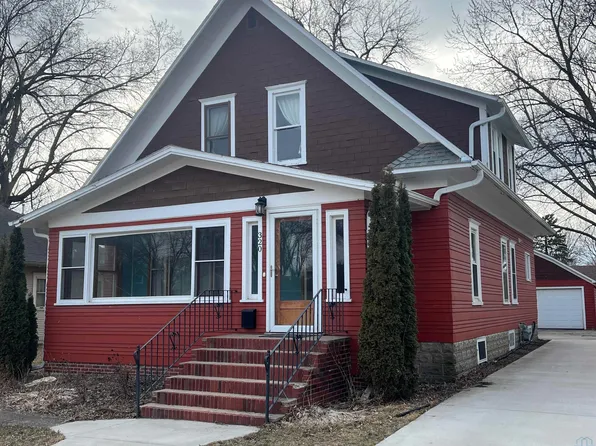 320 Delaware Ave SW, Orange City, IA 51041