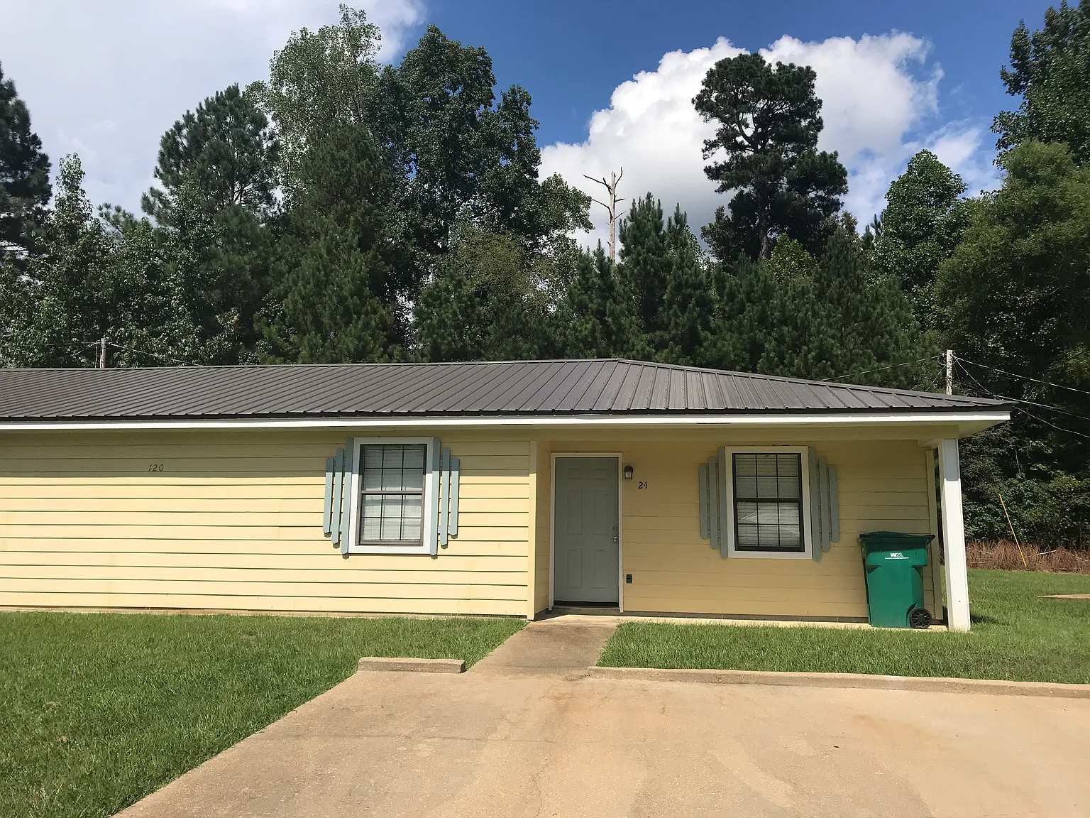 2 bed, 900 sqft, $1,045 — Photo 1