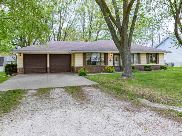 216 N Holly St, Elmwood, IL 61529
