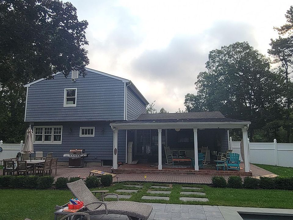 2nd image of 4 Bruce Dr