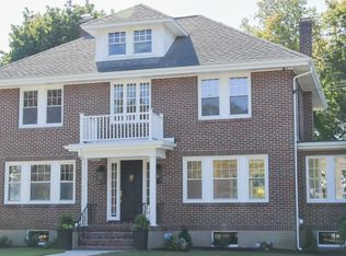 19 Stoneleigh Rd, Watertown, MA 02472