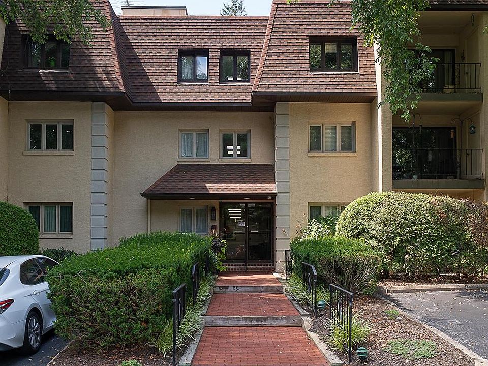 1st image of 103 Summit Dr Building B