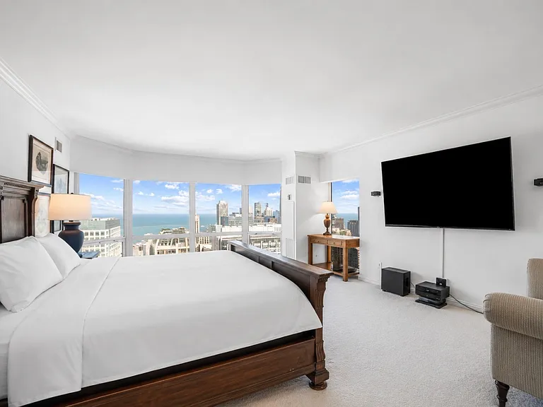 100 E Huron St #3504 — Photo 25
