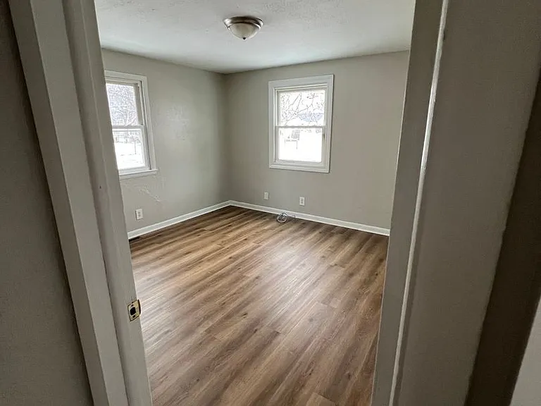 2408 N Hollywood Ave — Photo 3