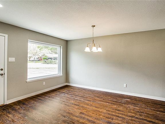 5th image of 742 Pebble Creek Ln