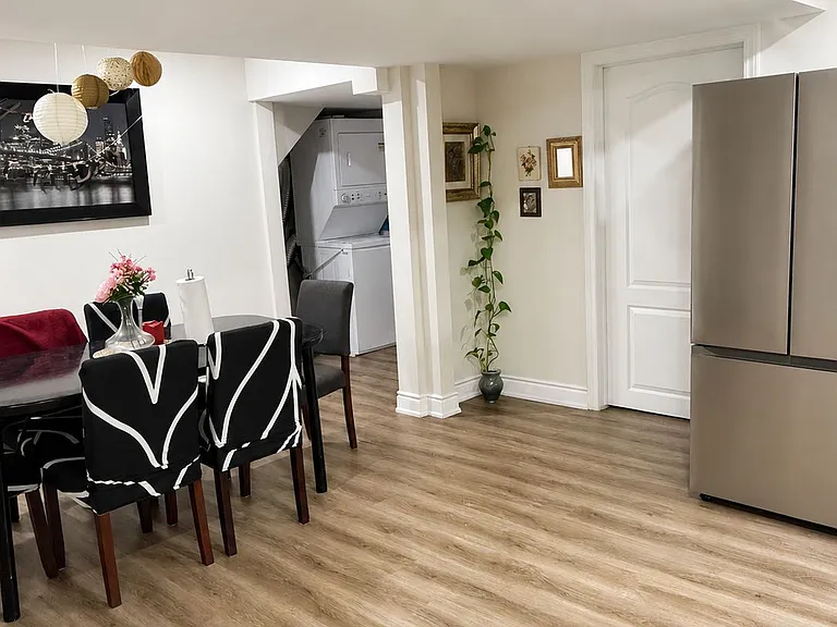 61 Lyndbrook Cres #LOWER — Photo 3