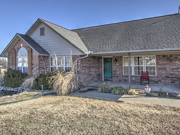 4th image of 449 Twin Creeks Ln