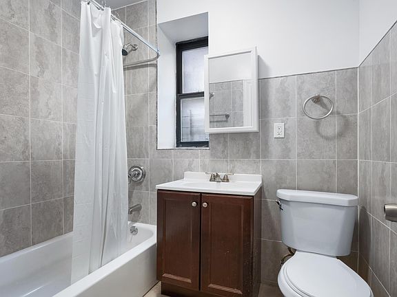 2nd image of 828 Gerard Ave Unit 1H