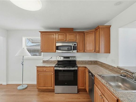 5th image of 111 123rd Ave E