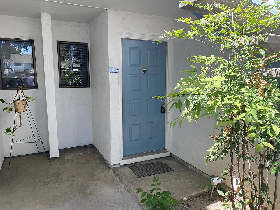 1055 N Capitol Ave #107