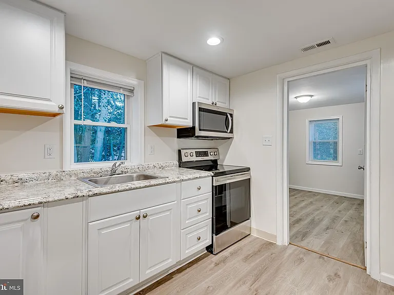 1558 Bay Head Rd — Photo 11