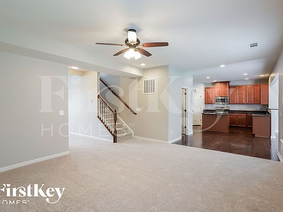 3rd image of 399 Goodman Dr