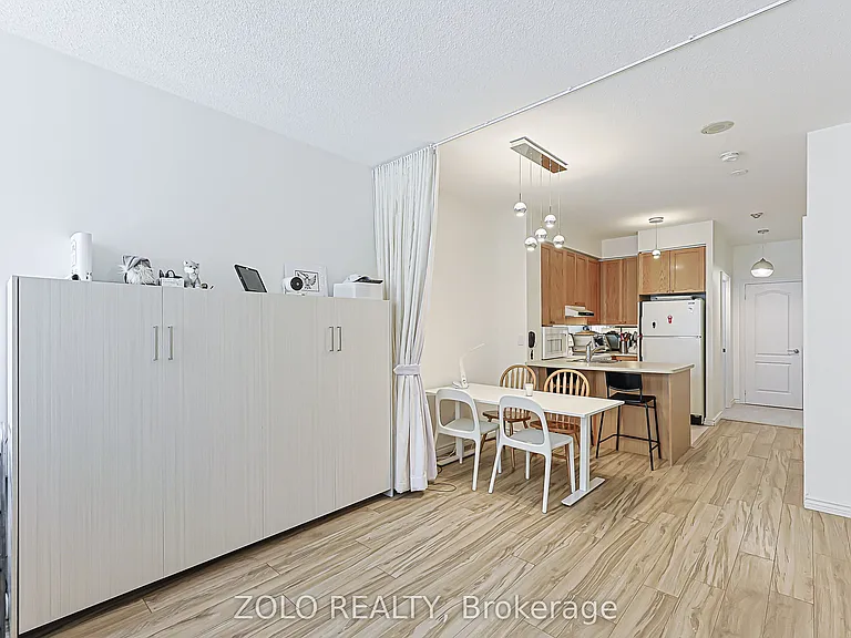 555 Yonge St #804 — Photo 11