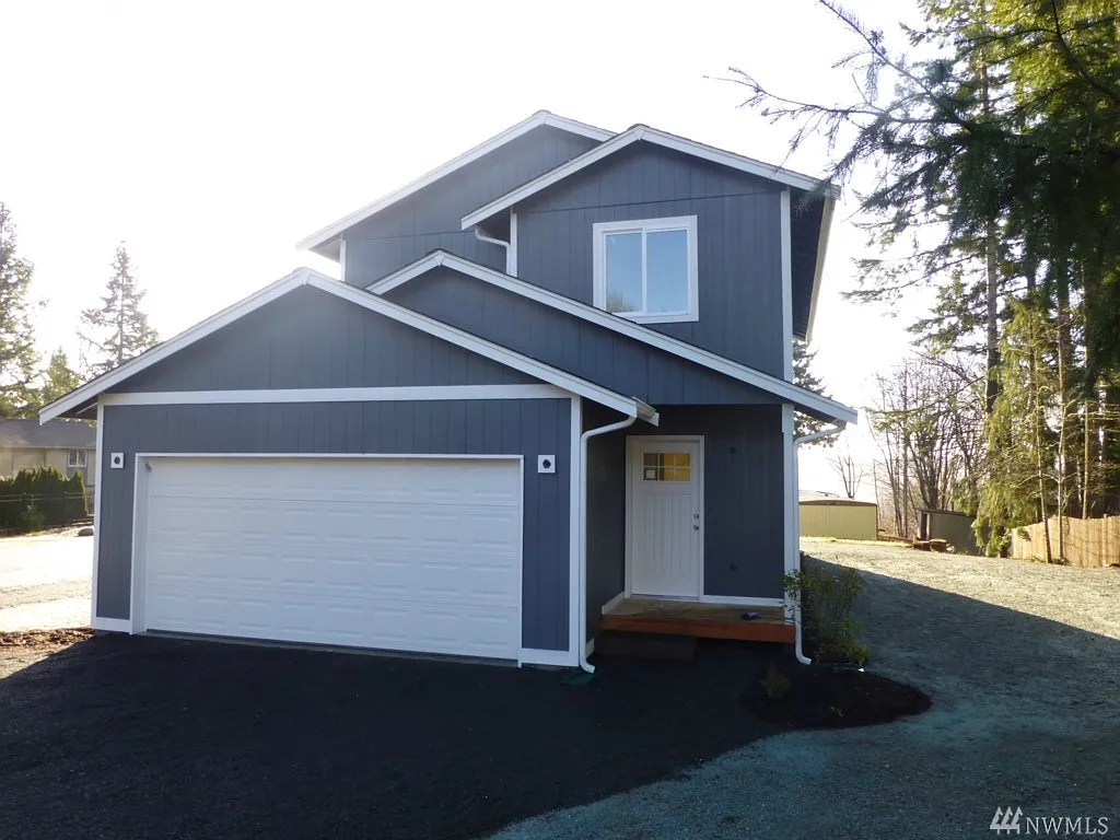 320 NE Anchor Dr photo 1