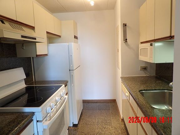 4th image of 75 Kristin Cir Unit 302