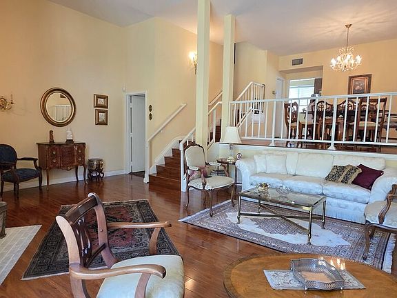 3rd image of 17707 Magnolia Blvd