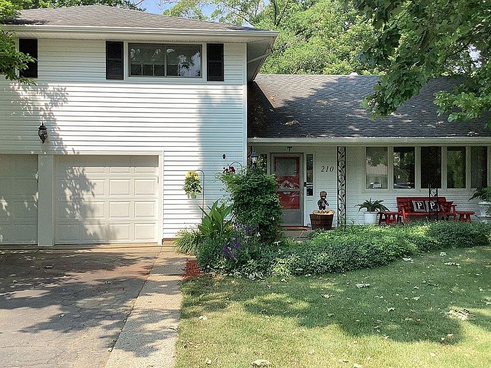 1st image of 210 Edgewood Dr