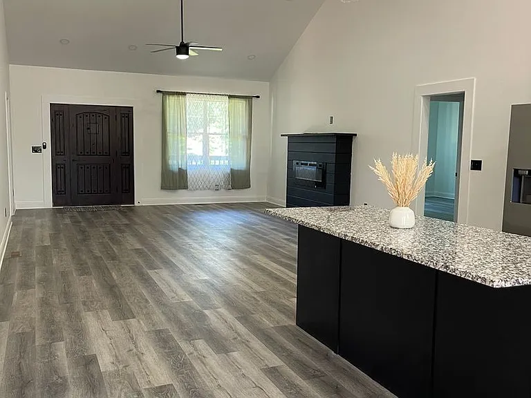 1395 Willow Creek Ln — Photo 8