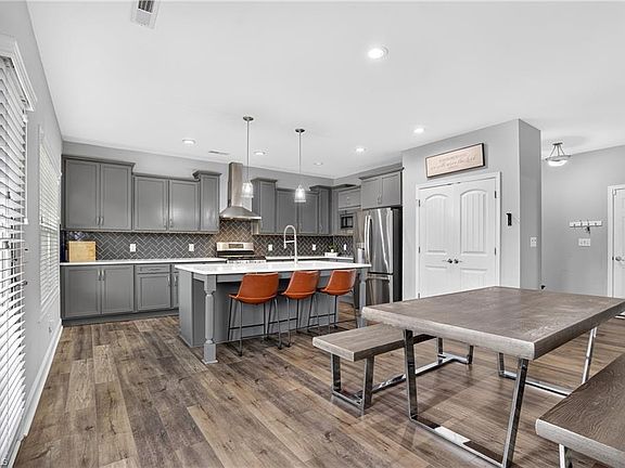 2nd image of 6605 Jockey Club Dr