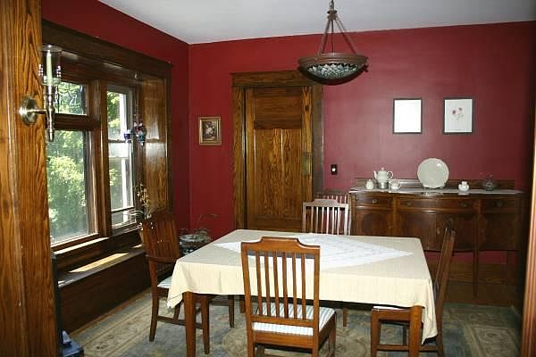 Dining room - now painted beige