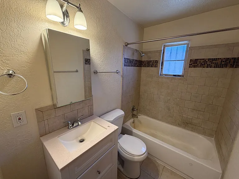1030-1040 Truman St SE — Photo 14