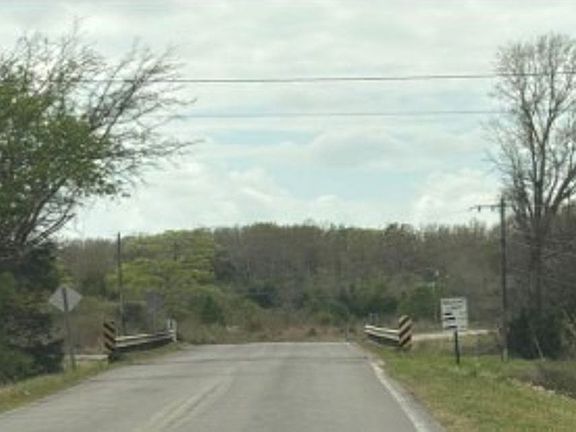 Exterior Neighborhood (street photo)