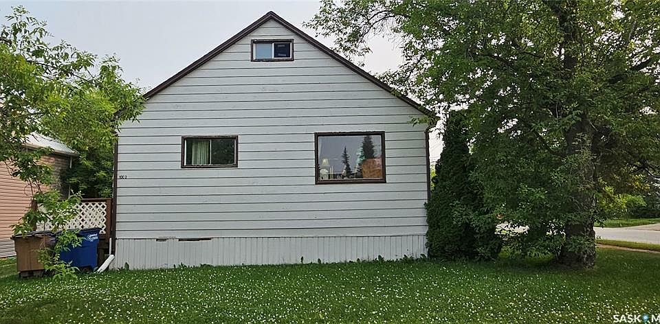 2nd image of 1002 106th Ave