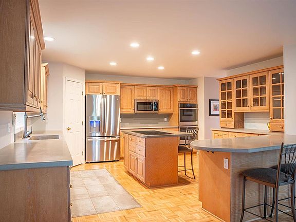 3rd image of 2857 Greenbriar