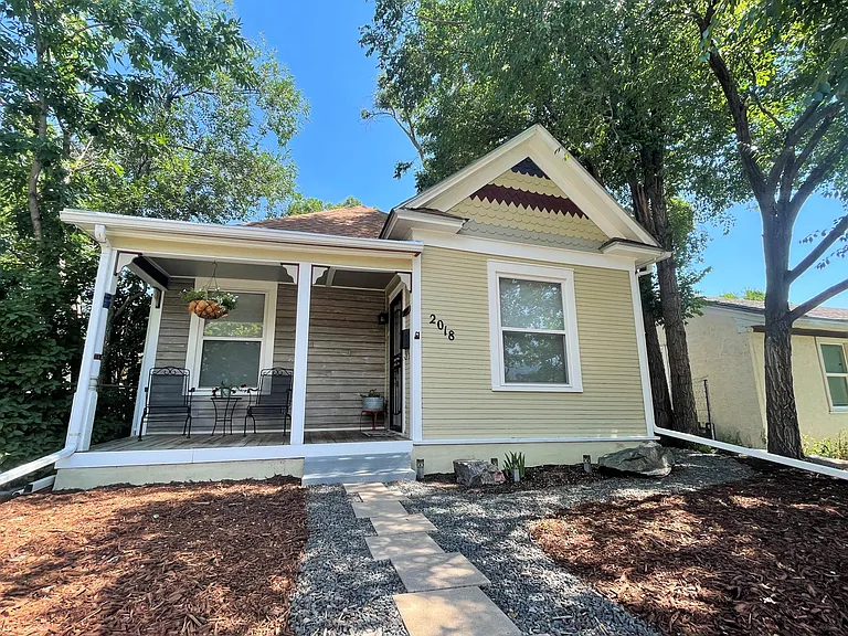 2018 W Pikes Peak Ave — Photo 1