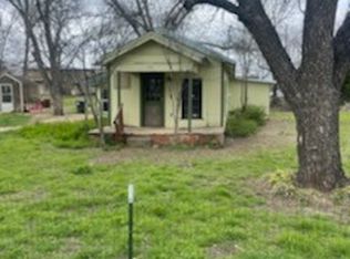 702 4th St, Blanket, TX 76432